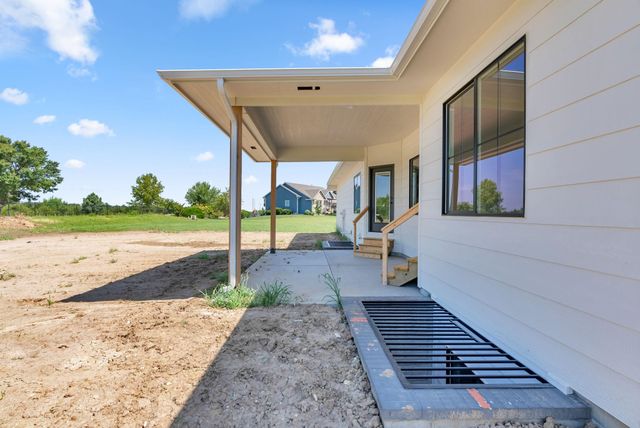 5161 N Colonial Ave, Bel Aire, KS 67226