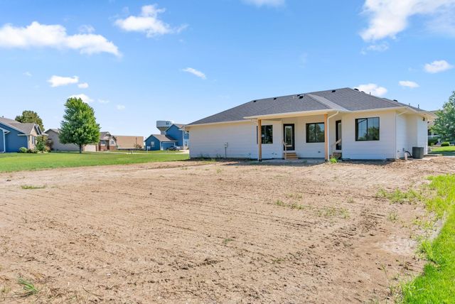 5161 N Colonial Ave, Bel Aire, KS 67226