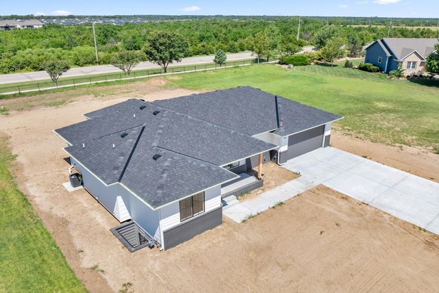 5161 N Colonial Ave, Bel Aire, KS 67226