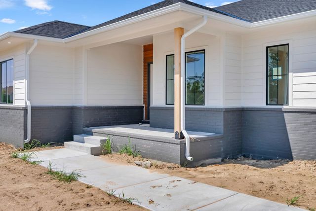 5161 N Colonial Ave, Bel Aire, KS 67226