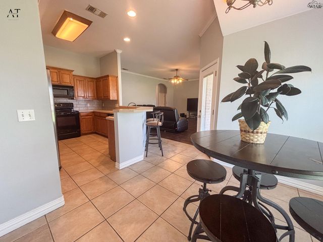 1104 HERITAGE ROAD, Burkburnett, TX 76354