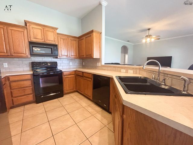 1104 HERITAGE ROAD, Burkburnett, TX 76354