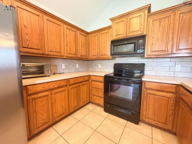 1104 HERITAGE ROAD, Burkburnett, TX 76354