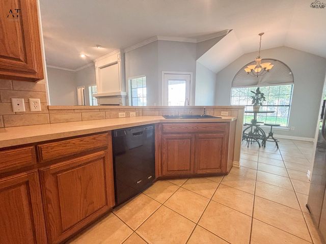 1104 HERITAGE ROAD, Burkburnett, TX 76354