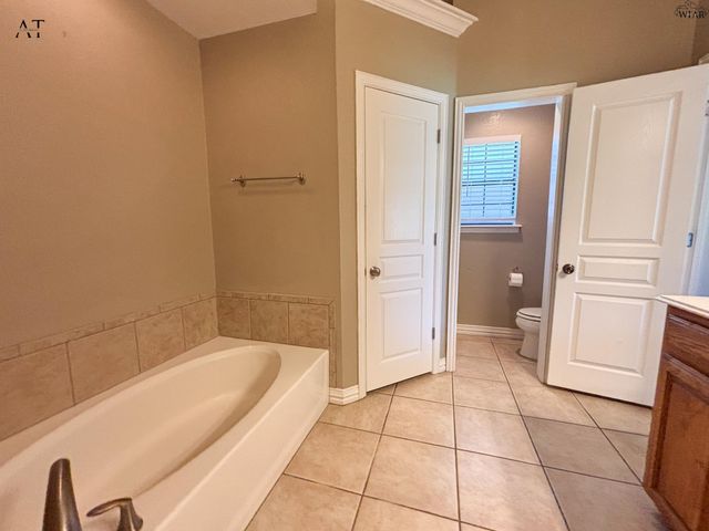 1104 HERITAGE ROAD, Burkburnett, TX 76354