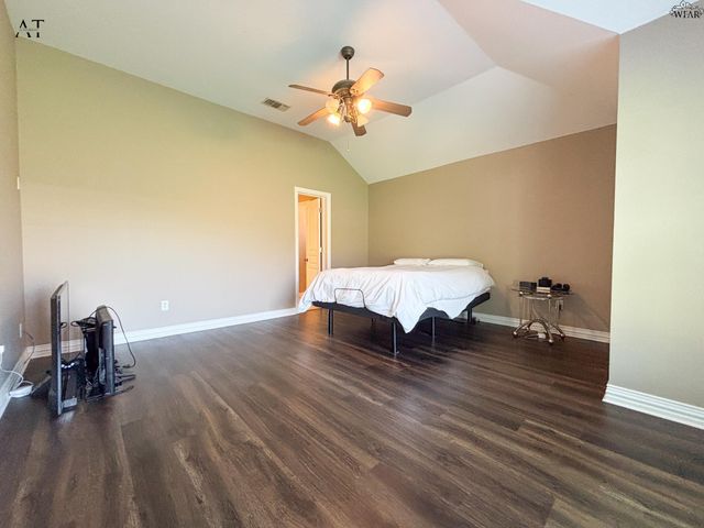 1104 HERITAGE ROAD, Burkburnett, TX 76354