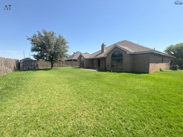1104 HERITAGE ROAD, Burkburnett, TX 76354