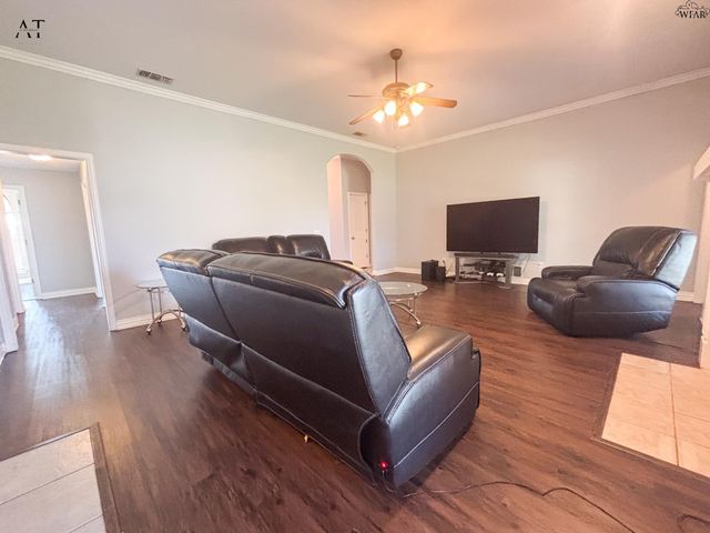 1104 HERITAGE ROAD, Burkburnett, TX 76354