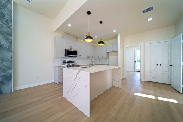 2202 31st Street, Galveston, TX 77550