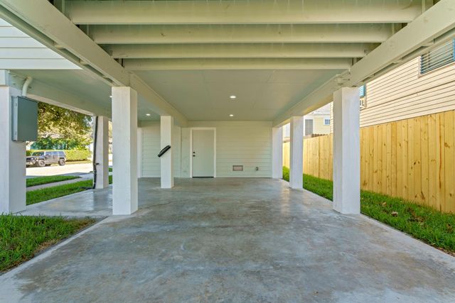 2202 31st Street, Galveston, TX 77550