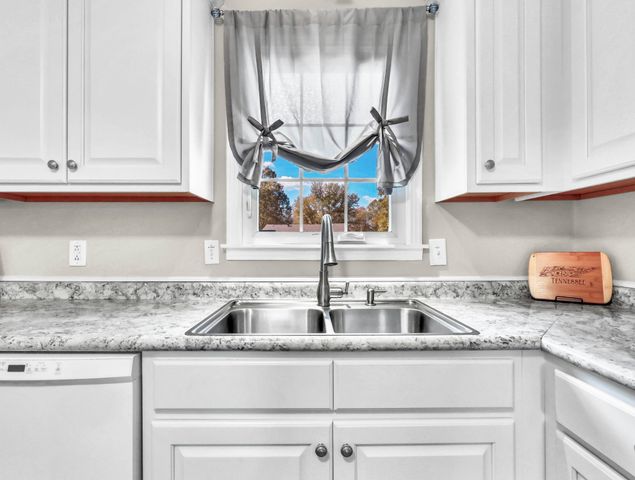 304 Buckingham Pl, Clarksville, TN 37042
