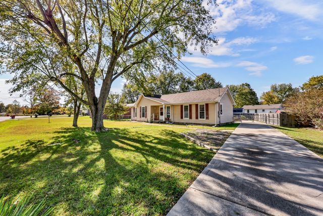 304 Buckingham Pl, Clarksville, TN 37042