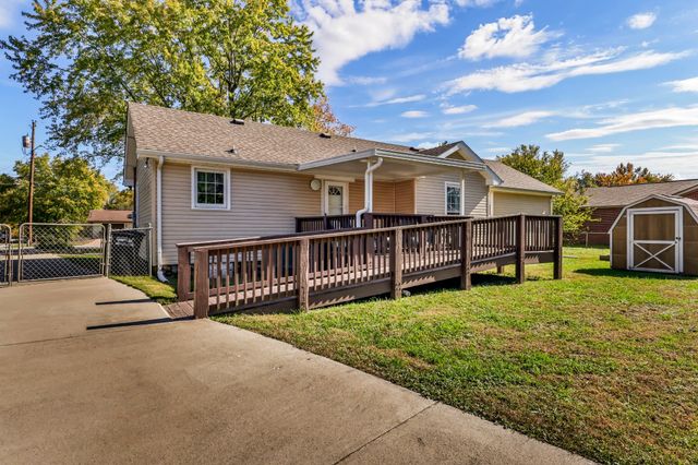 304 Buckingham Pl, Clarksville, TN 37042