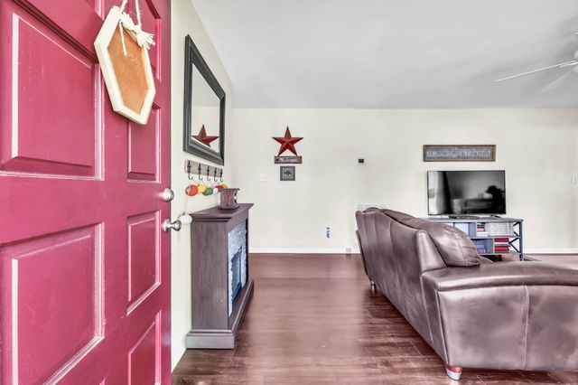 304 Buckingham Pl, Clarksville, TN 37042