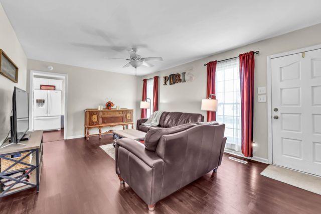 304 Buckingham Pl, Clarksville, TN 37042