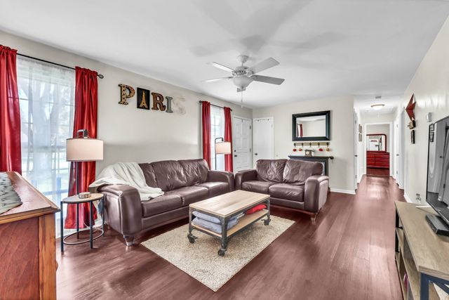 304 Buckingham Pl, Clarksville, TN 37042