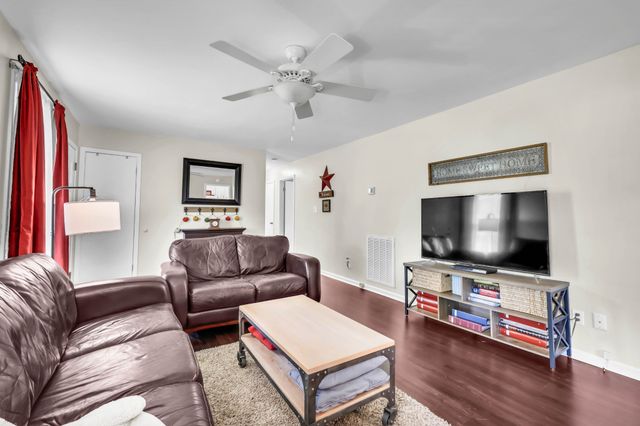 304 Buckingham Pl, Clarksville, TN 37042