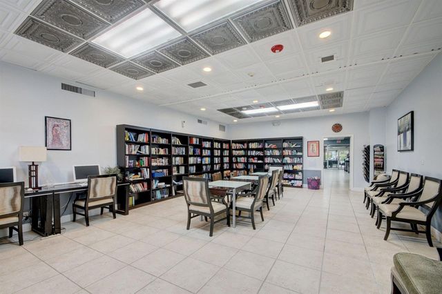 154 Lake Meryl Drive Unit 255, West Palm Beach, FL 33411