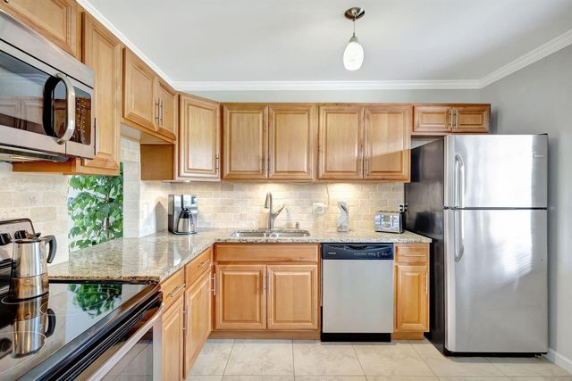 154 Lake Meryl Drive Unit 255, West Palm Beach, FL 33411