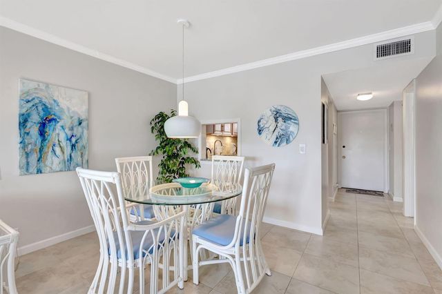 154 Lake Meryl Drive Unit 255, West Palm Beach, FL 33411