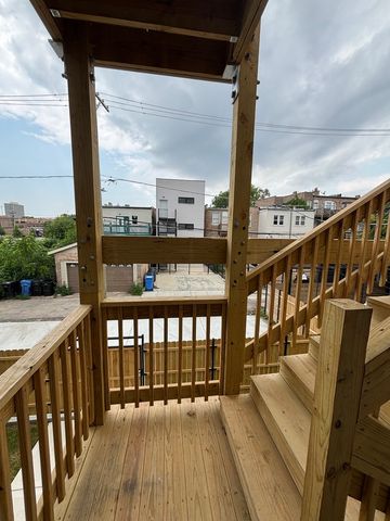 6042 S Eberhart Avenue 2, Chicago, IL 60637