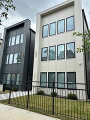 6042 S Eberhart Avenue 2, Chicago, IL 60637