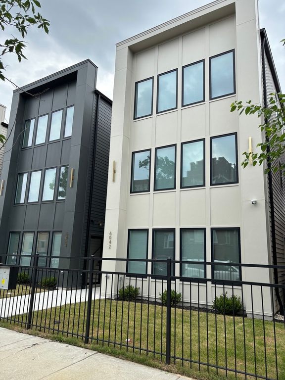 6042 S Eberhart Avenue 2, Chicago, IL 60637