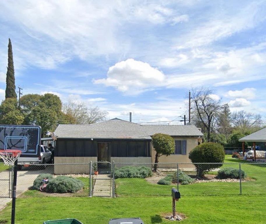Image 1 of property listing at 909 E Flory Avenue, Corcoran, CA 93212