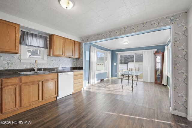 310 Jennings Road, Rossford, OH 43460