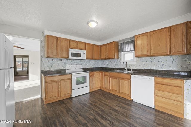 310 Jennings Road, Rossford, OH 43460