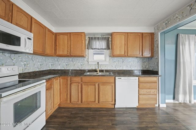 310 Jennings Road, Rossford, OH 43460