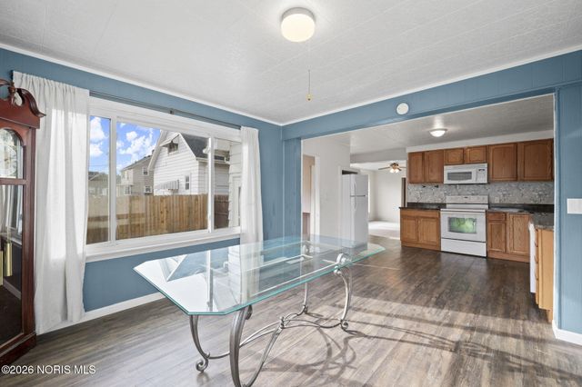 310 Jennings Road, Rossford, OH 43460