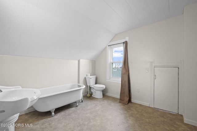 310 Jennings Road, Rossford, OH 43460