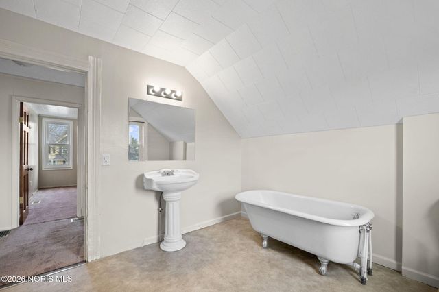 310 Jennings Road, Rossford, OH 43460