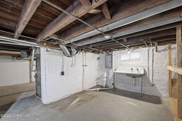 310 Jennings Road, Rossford, OH 43460