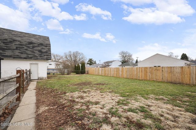 310 Jennings Road, Rossford, OH 43460