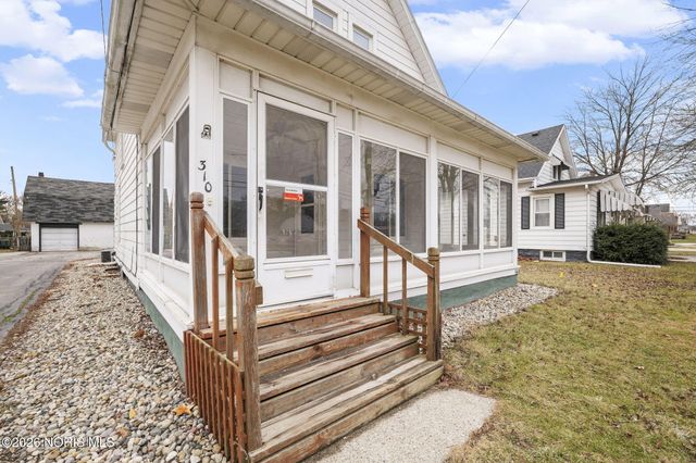 310 Jennings Road, Rossford, OH 43460