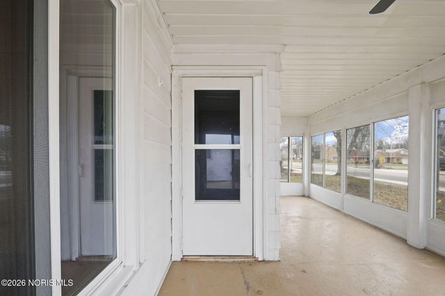 310 Jennings Road, Rossford, OH 43460