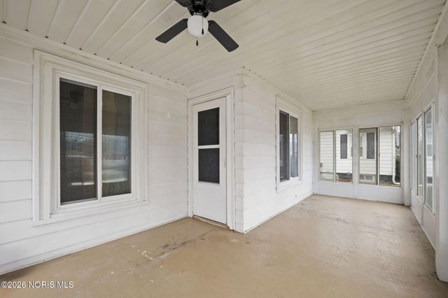 310 Jennings Road, Rossford, OH 43460