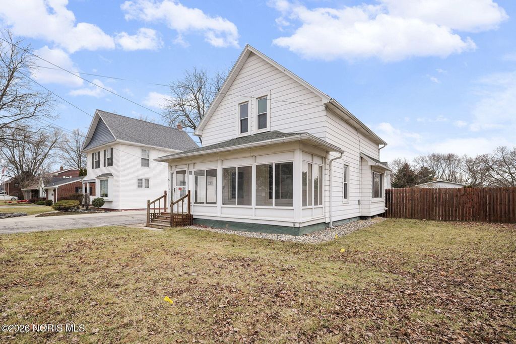 310 Jennings Road, Rossford, OH 43460