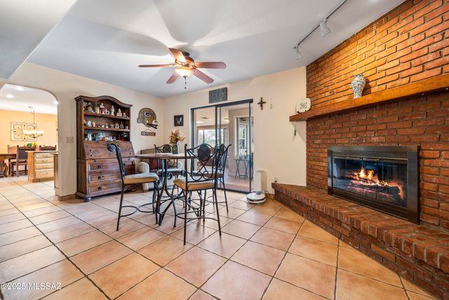 11101 E Calle Vaqueros, Tucson, AZ 85749