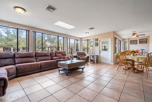 11101 E Calle Vaqueros, Tucson, AZ 85749