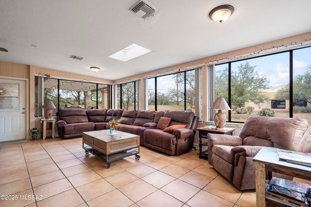 11101 E Calle Vaqueros, Tucson, AZ 85749