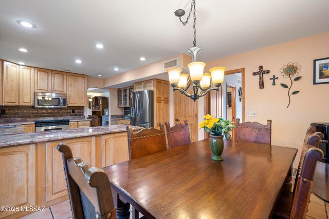 11101 E Calle Vaqueros, Tucson, AZ 85749