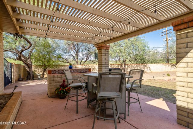 11101 E Calle Vaqueros, Tucson, AZ 85749