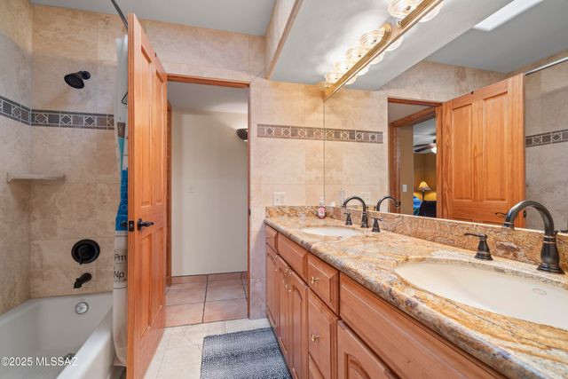 11101 E Calle Vaqueros, Tucson, AZ 85749