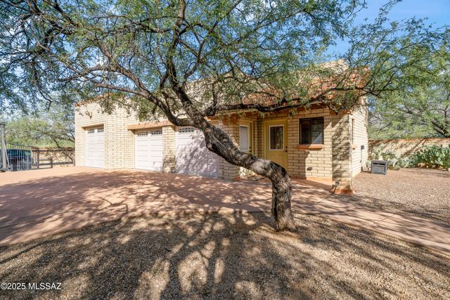 11101 E Calle Vaqueros, Tucson, AZ 85749