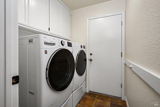 2490 Creek Meadow Dr, Santa Rosa, CA 95404