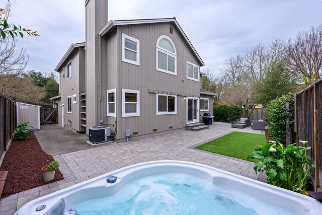 2490 Creek Meadow Dr, Santa Rosa, CA 95404