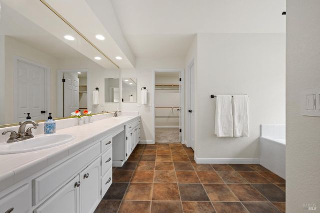 2490 Creek Meadow Dr, Santa Rosa, CA 95404